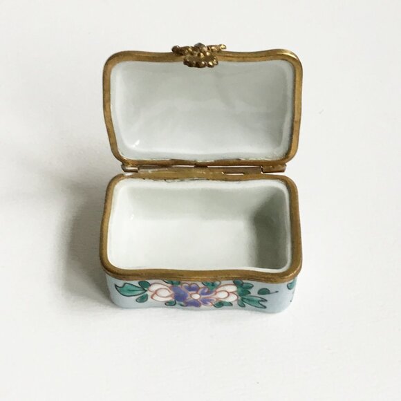 Vintage Porcelain Hand Painted Floral Trinket Needle Box Hinged Lid Cottage Core - Picture 6 of 7